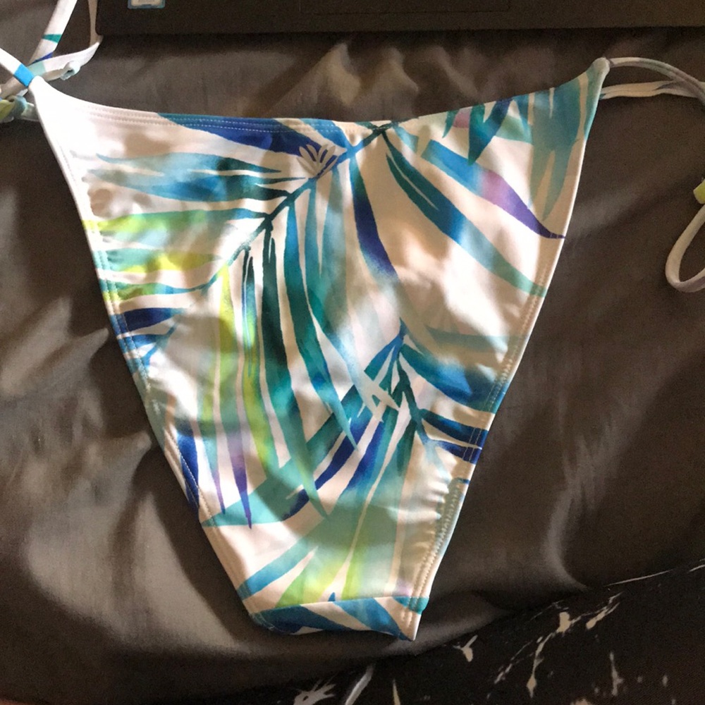 Bikini Bottom - Picture 2 of 2